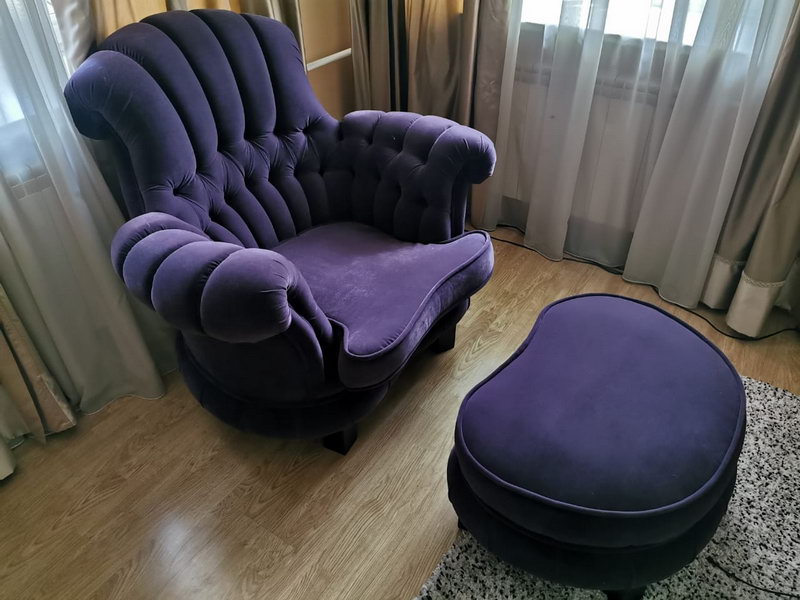 Кресло и пуф